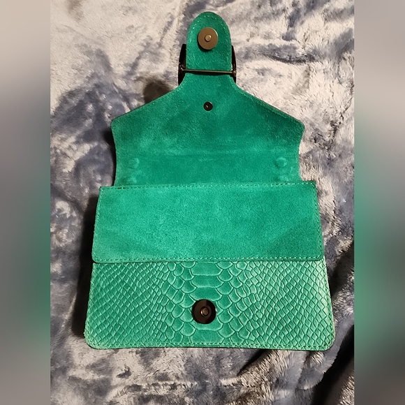 VERA PELLE MADE IN ITALY LEATHER VUBRANT GREEN HEAVY CHAIN STRAP CROSSBODY PURSE - Picture 4 of 8